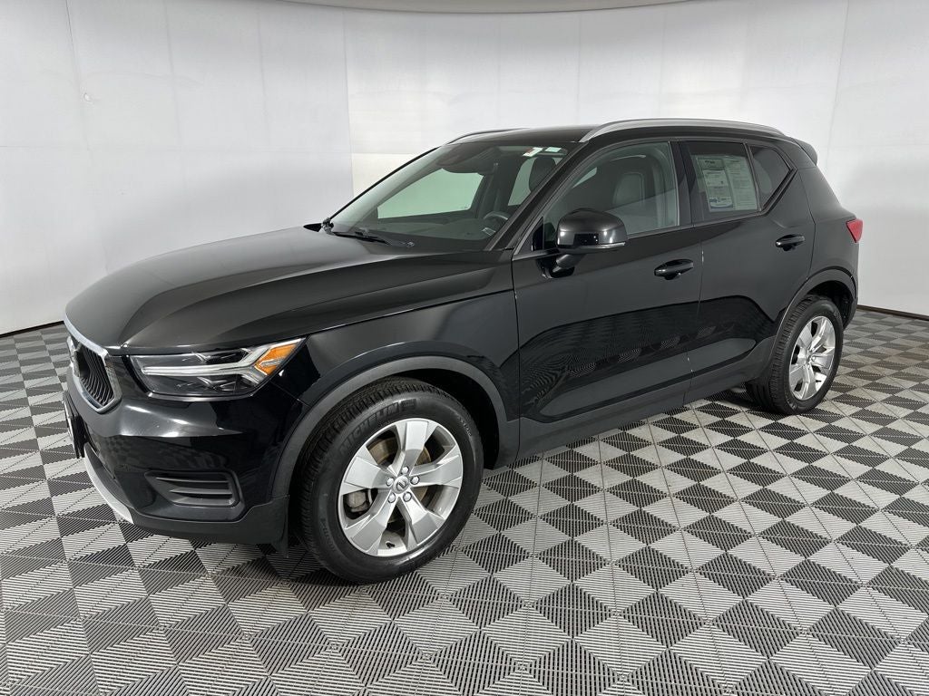 2020 Volvo XC40 Momentum