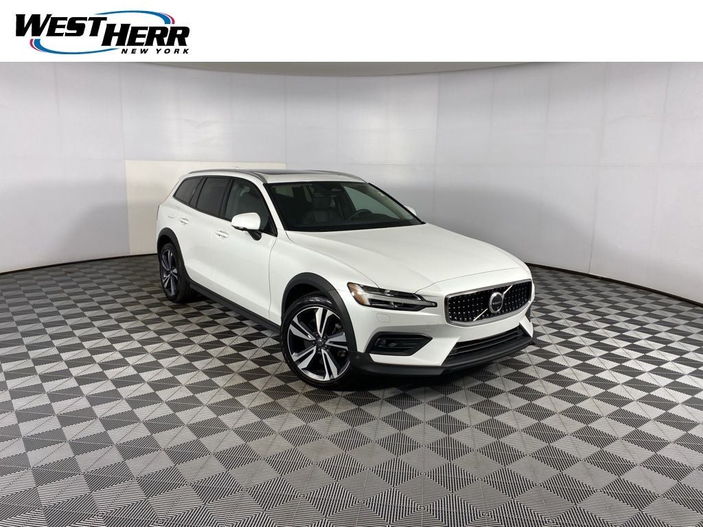 2023 Volvo V60 Cross Country B5 Plus