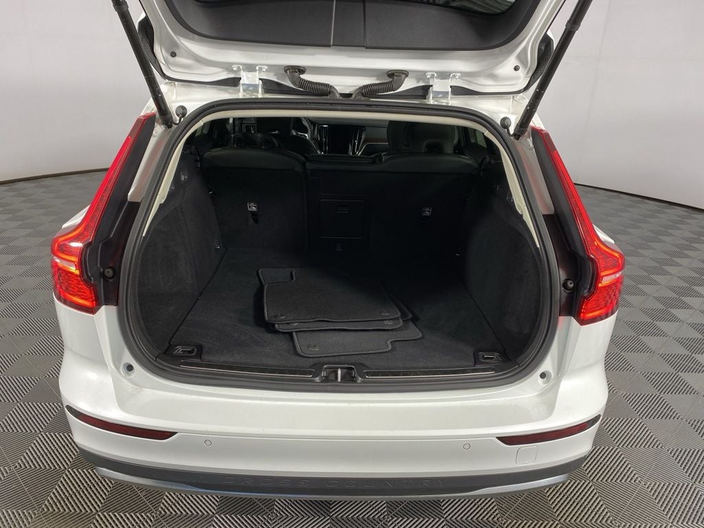 2023 Volvo V60 Cross Country B5 Plus