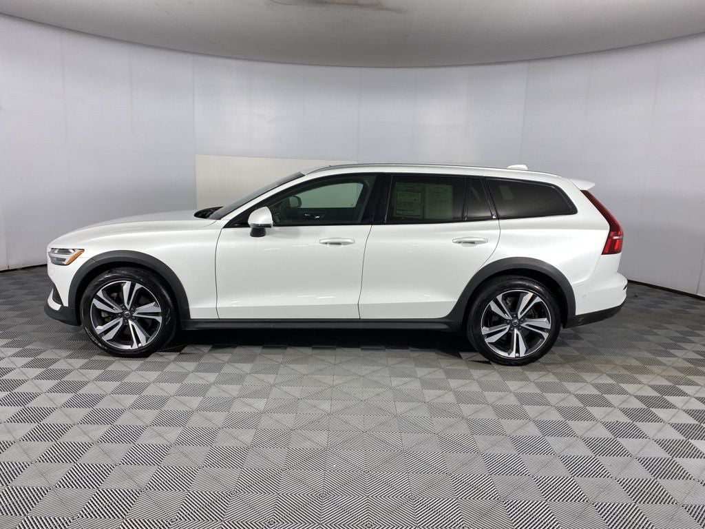 2023 Volvo V60 Cross Country B5 Plus