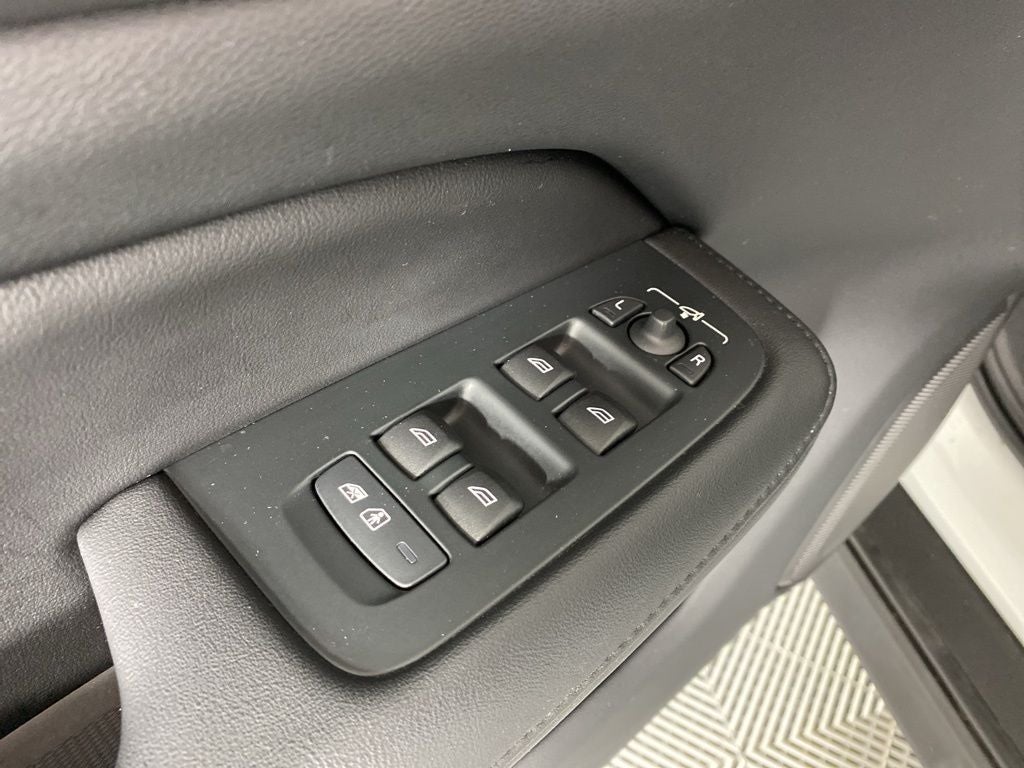 2023 Volvo V60 Cross Country B5 Plus