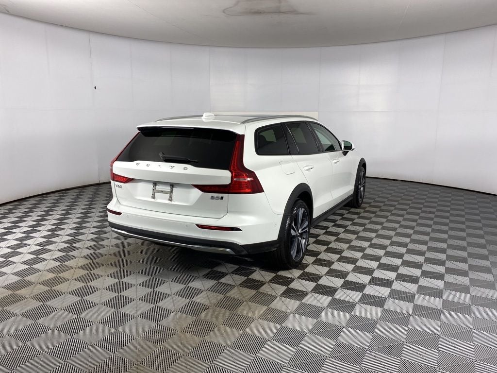 2023 Volvo V60 Cross Country B5 Plus