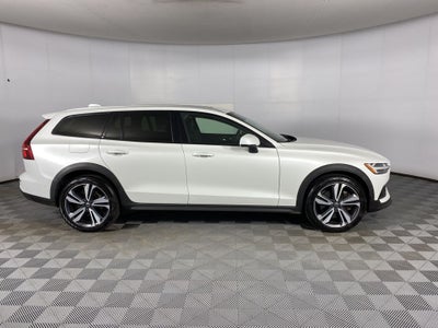 2023 Volvo V60 Cross Country B5 Plus