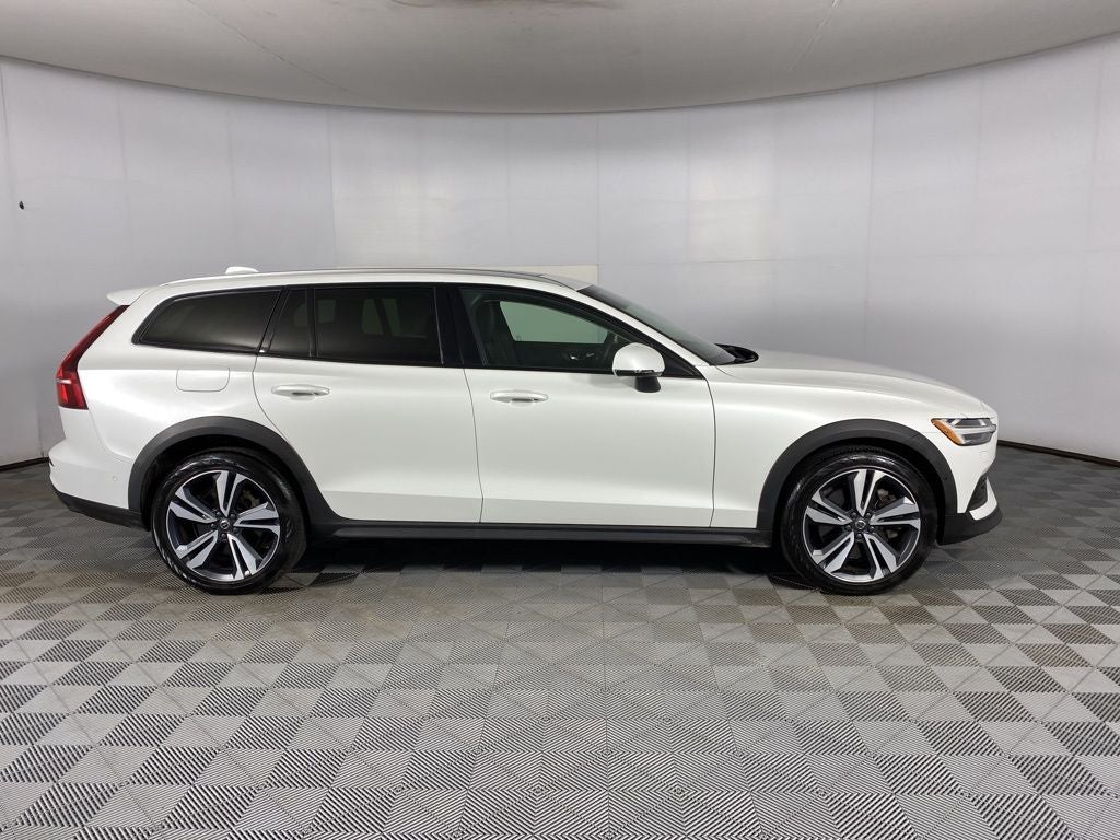 2023 Volvo V60 Cross Country B5 Plus