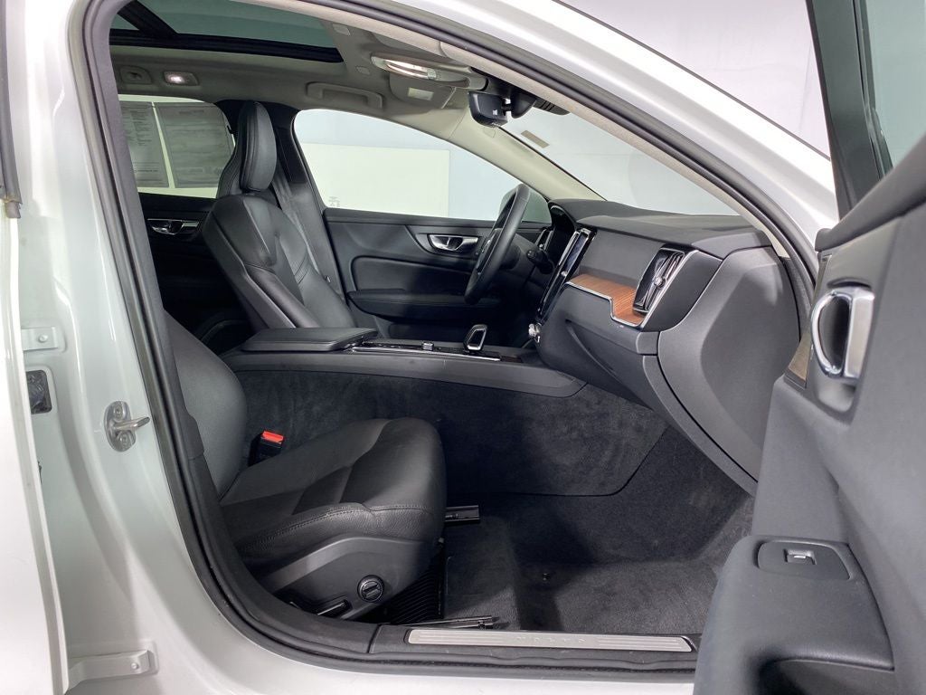 2023 Volvo V60 Cross Country B5 Plus