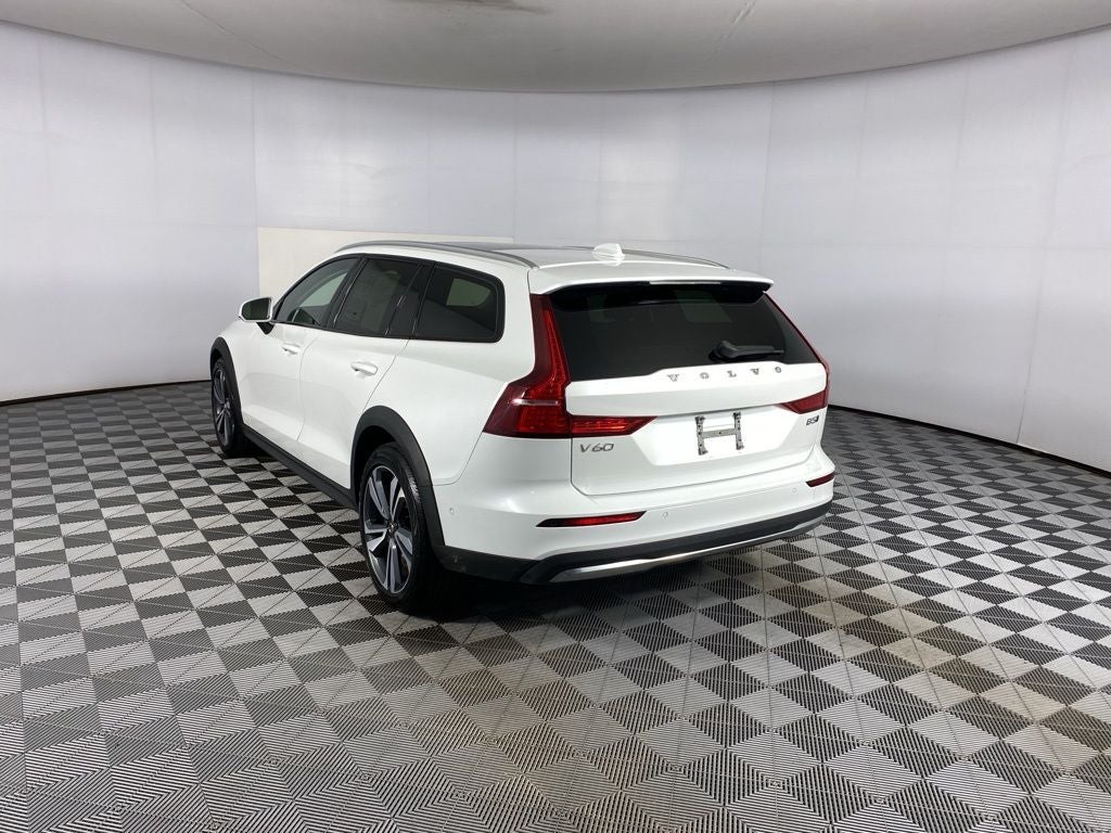 2023 Volvo V60 Cross Country B5 Plus