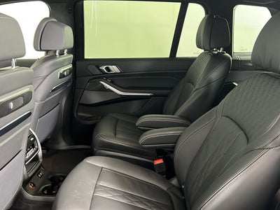 2025 BMW X7 M60i