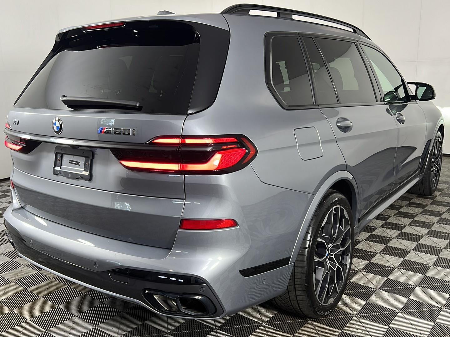 2025 BMW X7 M60i