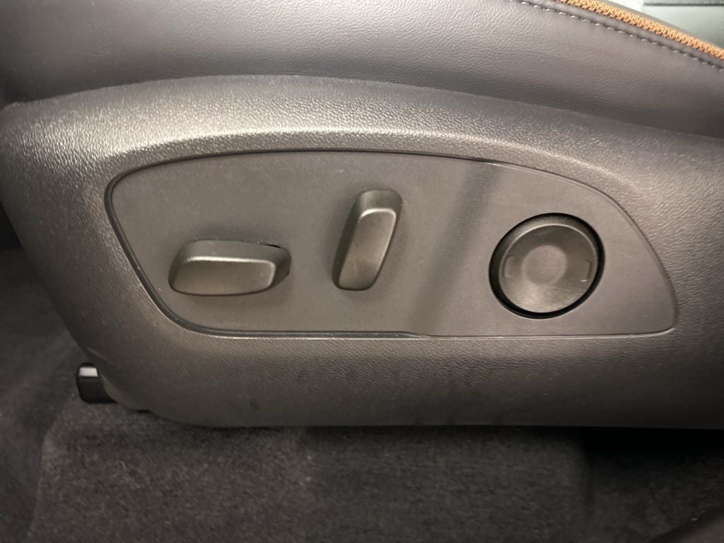 2025 GMC Acadia AT4