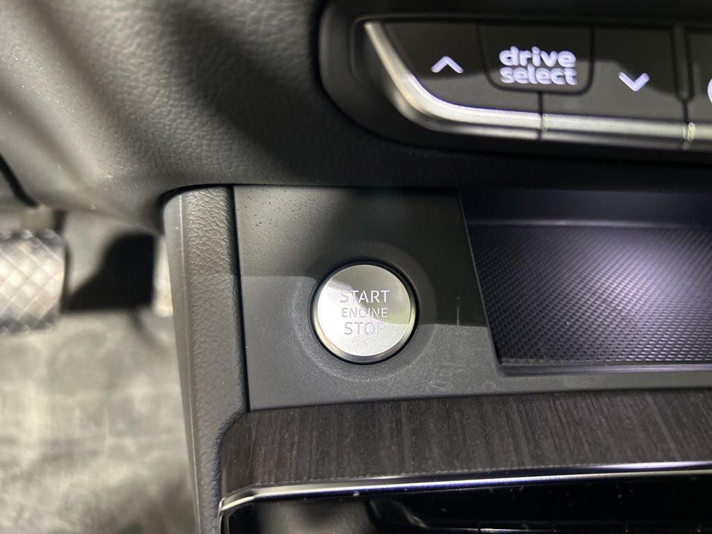 2025 Audi Q5 40 Premium quattro