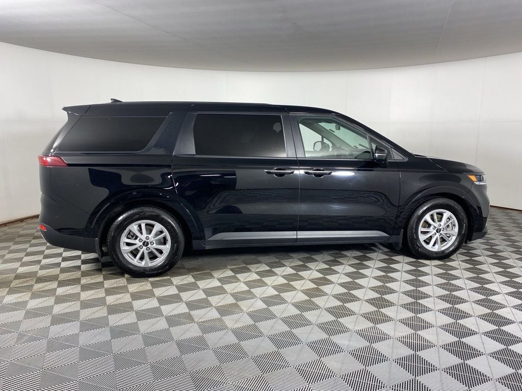 2022 Kia Carnival LXS