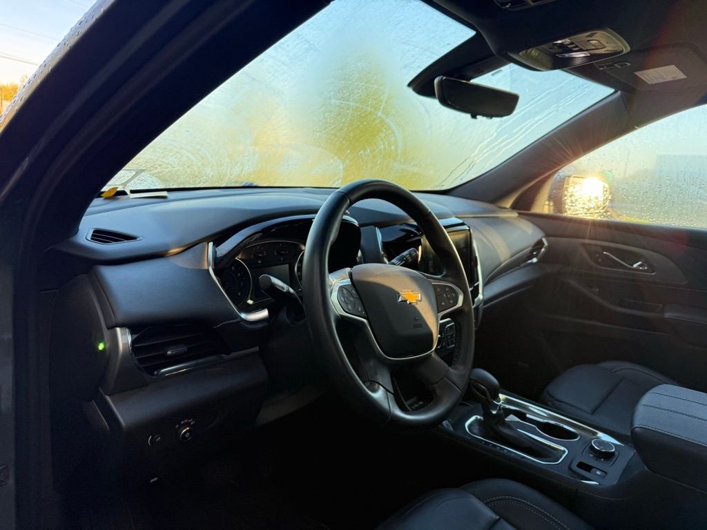 2023 Chevrolet Traverse LT Leather