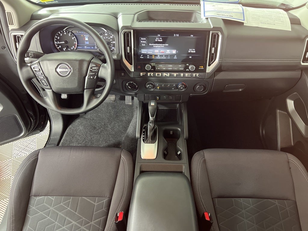 2025 Nissan Frontier SV