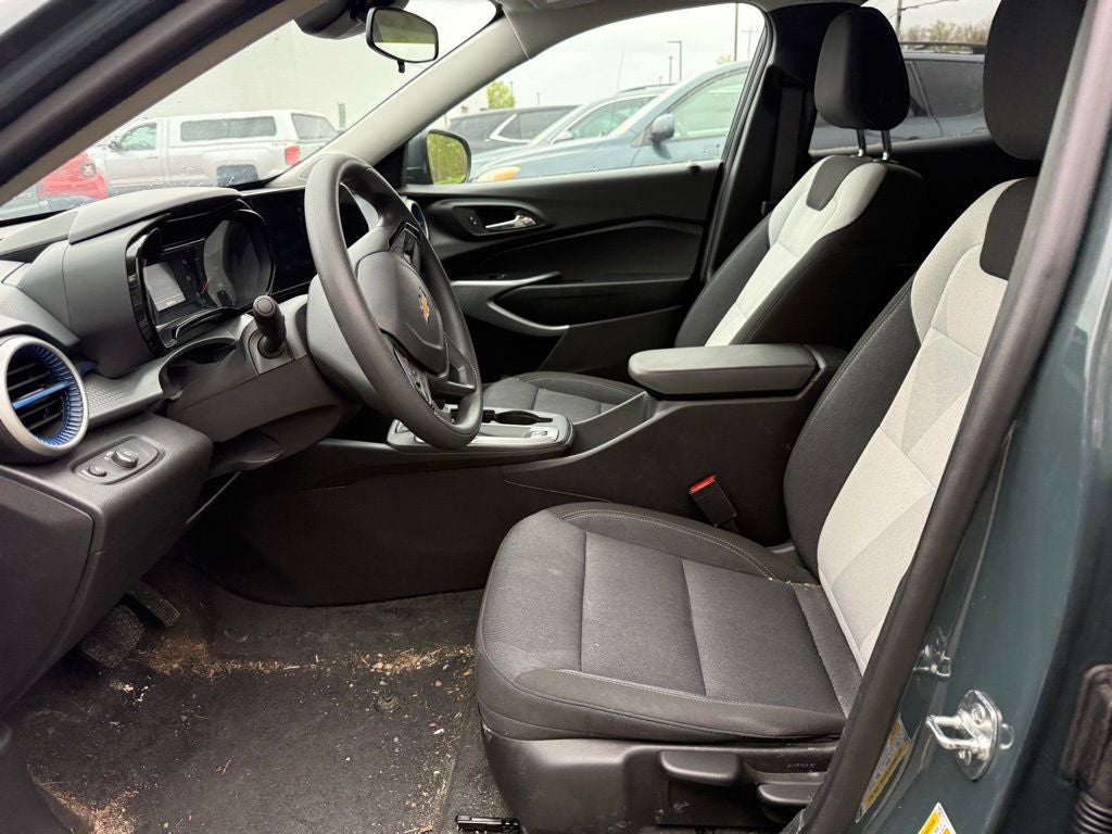 2025 Chevrolet Trax LS
