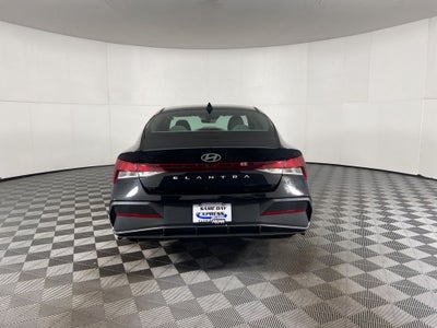 2024 Hyundai ELANTRA SE