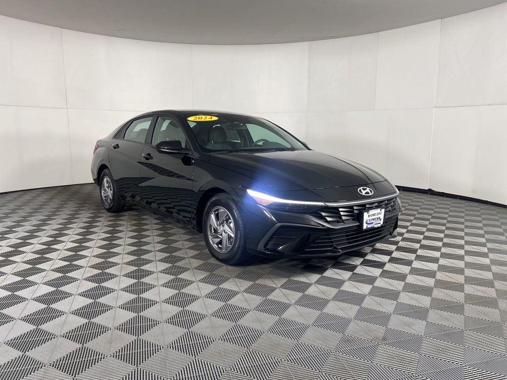 2024 Hyundai ELANTRA SE