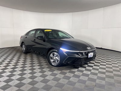 2024 Hyundai ELANTRA SE