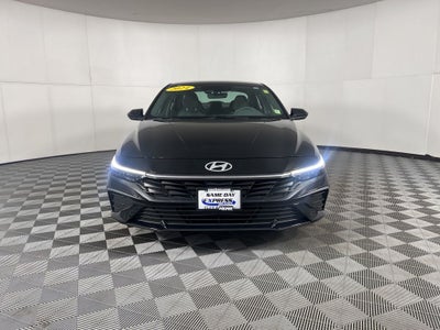 2024 Hyundai ELANTRA SE