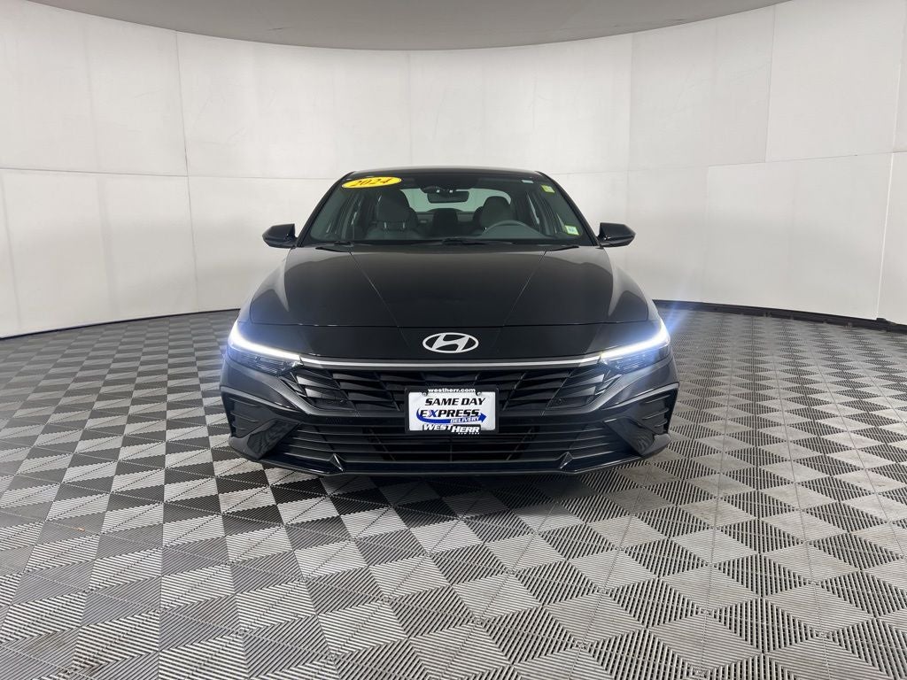 2024 Hyundai ELANTRA SE