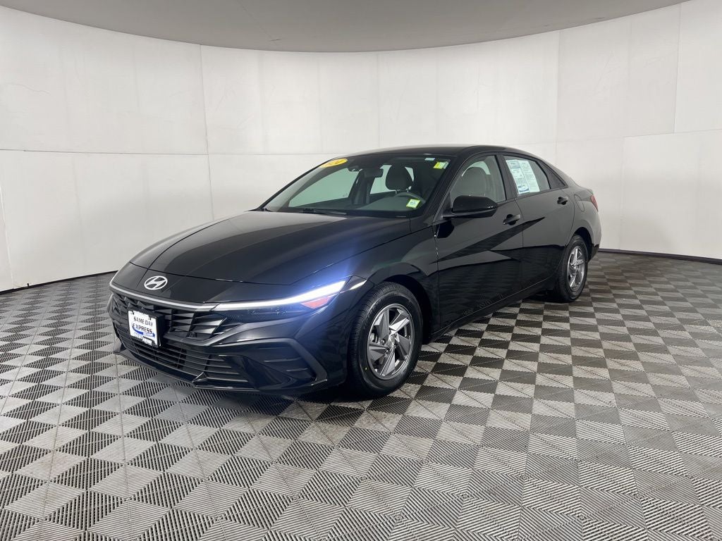 2024 Hyundai ELANTRA SE