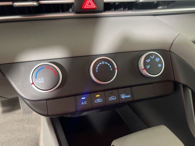 2024 Hyundai ELANTRA SE