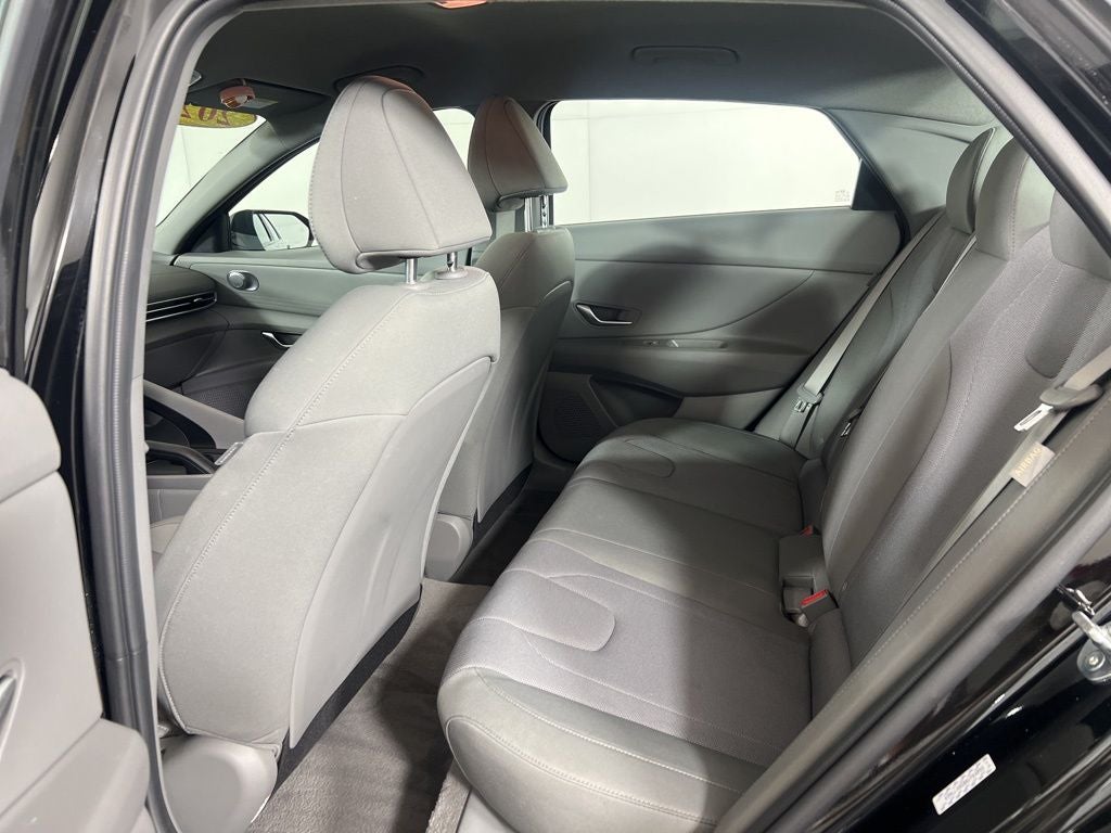 2024 Hyundai ELANTRA SE