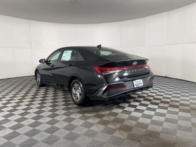 2024 Hyundai ELANTRA SE
