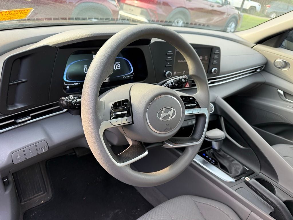 2024 Hyundai ELANTRA SE