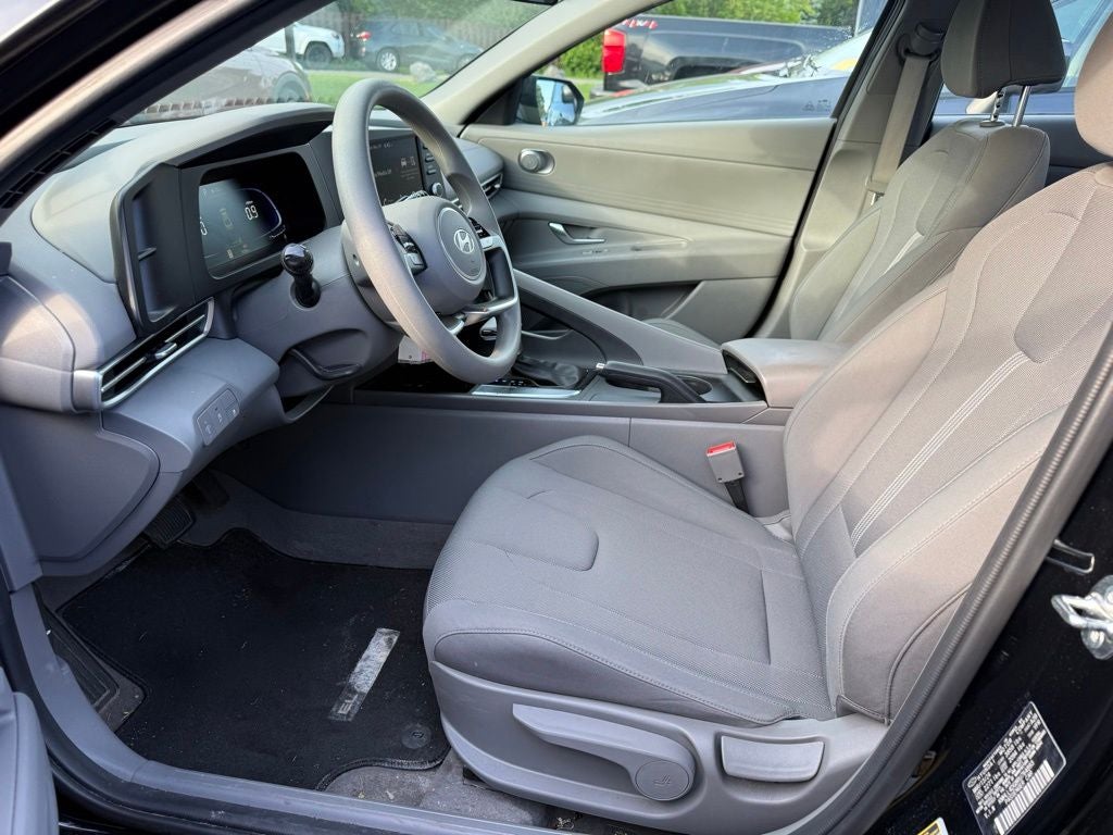 2024 Hyundai ELANTRA SE