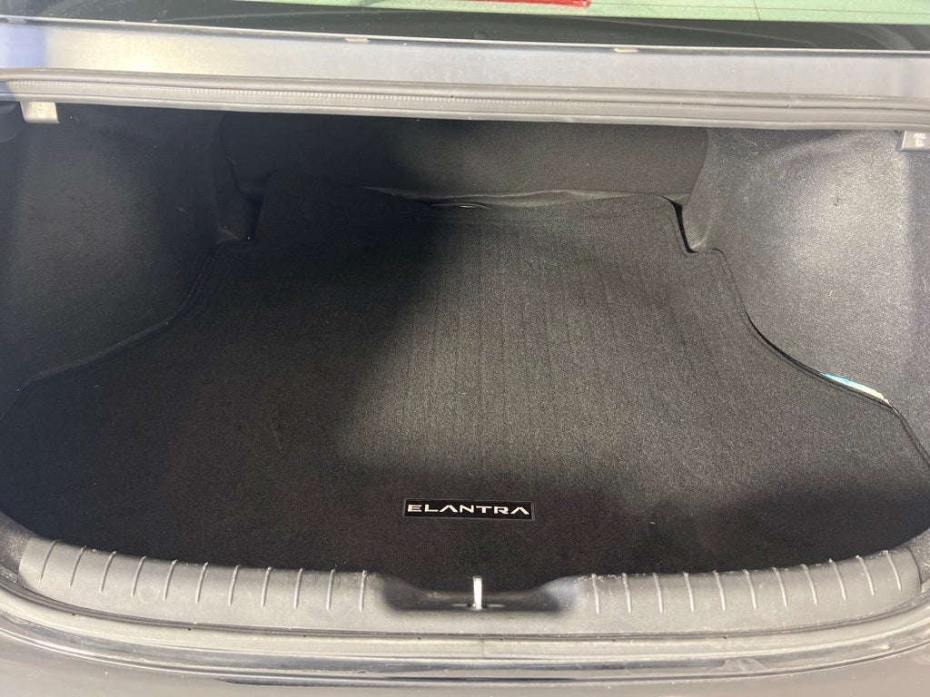 2023 Hyundai ELANTRA SE