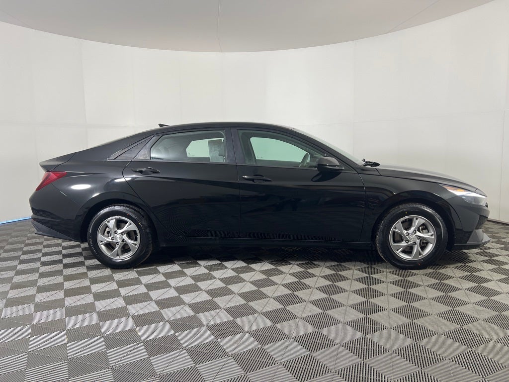 2023 Hyundai ELANTRA SE