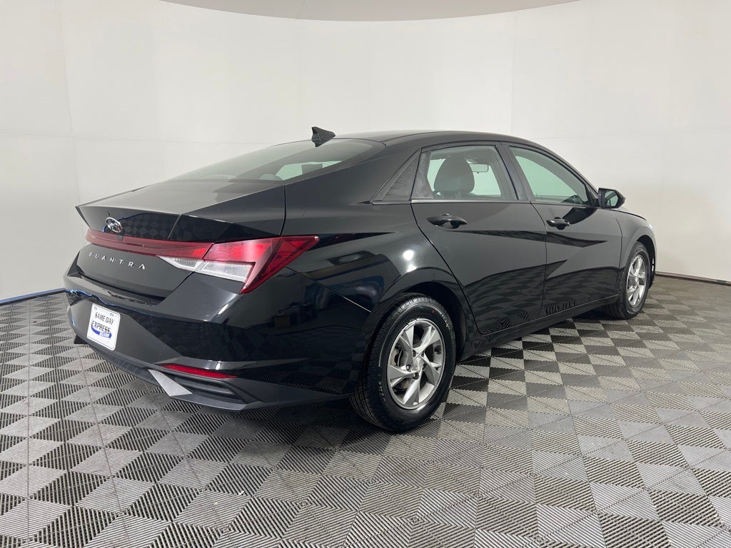 2023 Hyundai ELANTRA SE