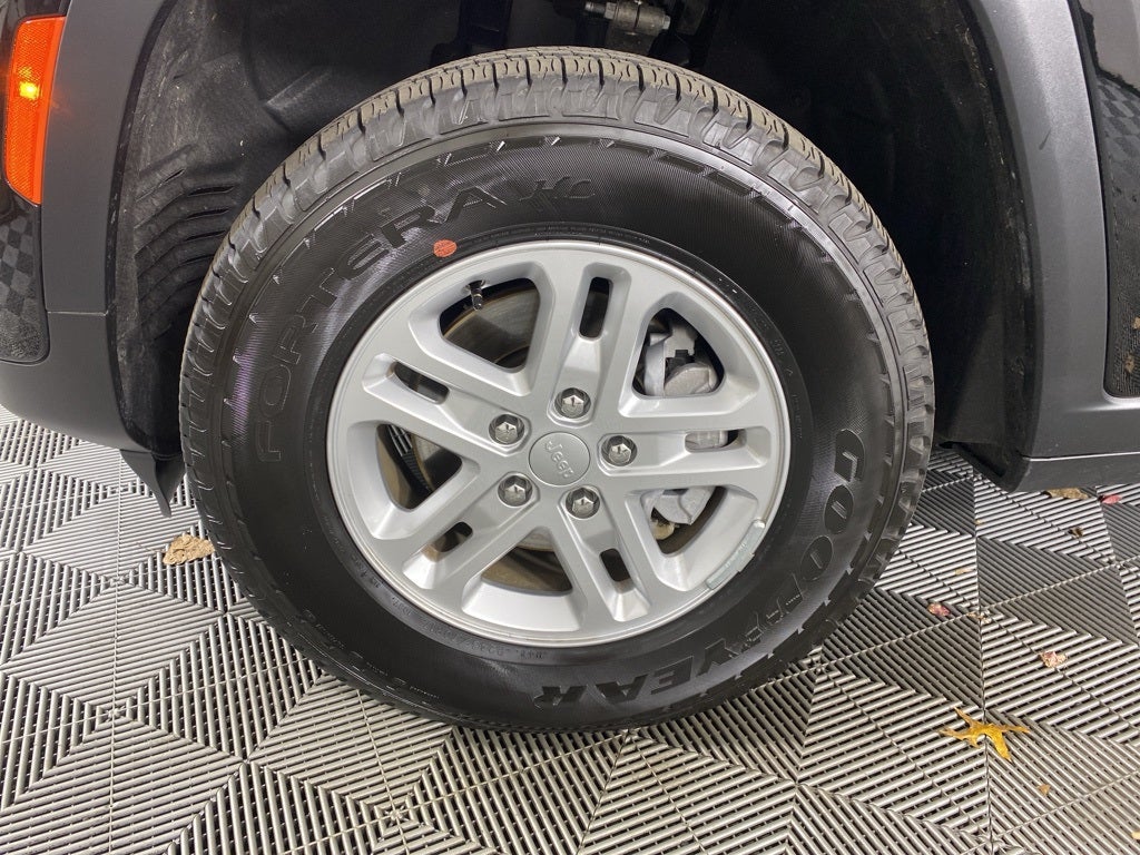 2025 Jeep Grand Cherokee Base