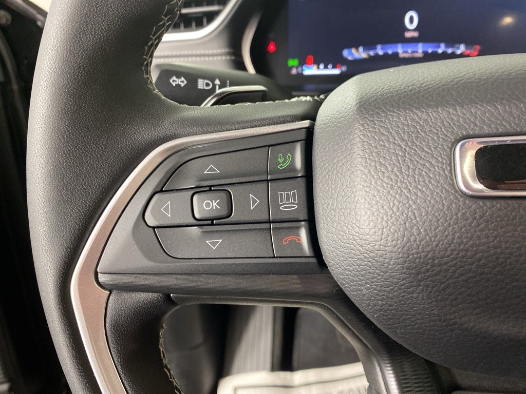 2025 Jeep Grand Cherokee Base