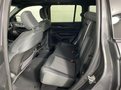 2025 Jeep Grand Cherokee Base