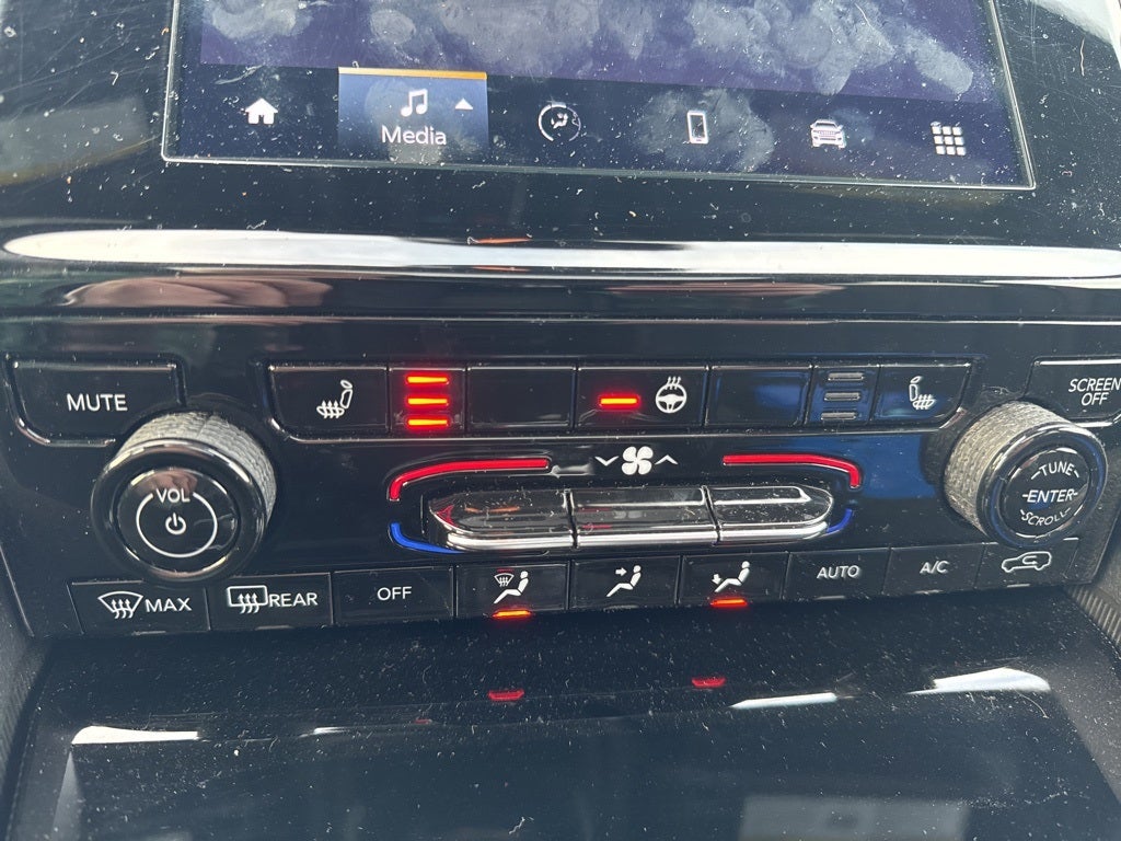 2025 Jeep Grand Cherokee Base