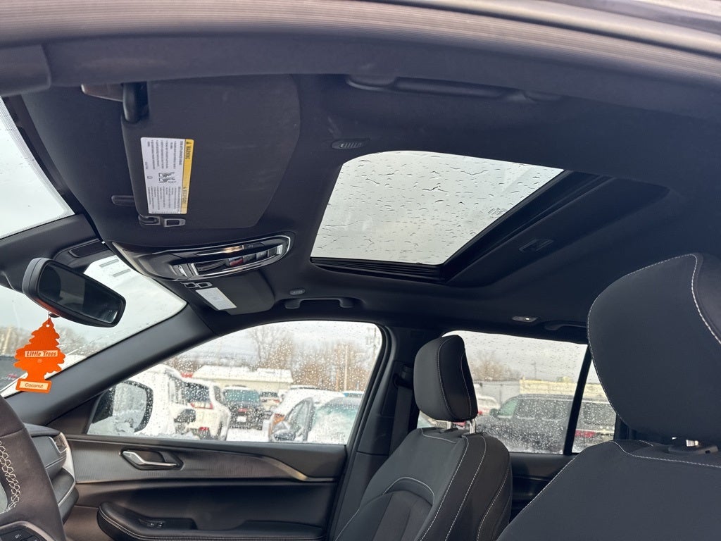 2025 Jeep Grand Cherokee Base