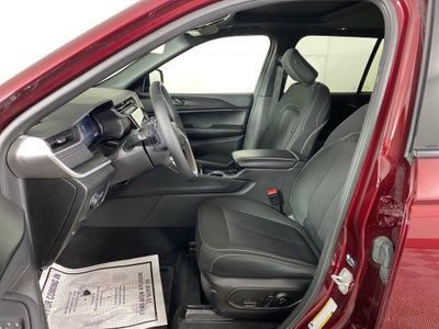 2025 Jeep Grand Cherokee Base