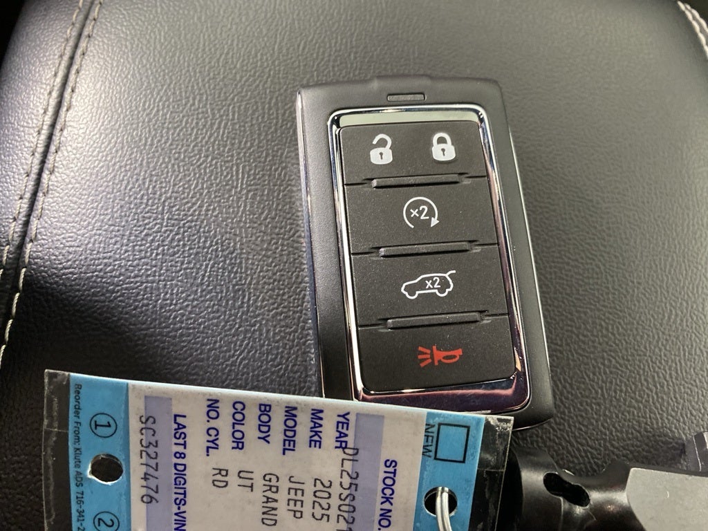 2025 Jeep Grand Cherokee Base