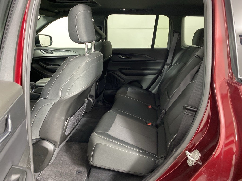 2025 Jeep Grand Cherokee Base