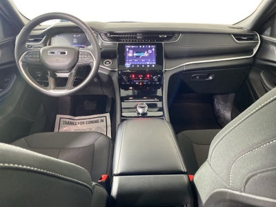 2025 Jeep Grand Cherokee Base