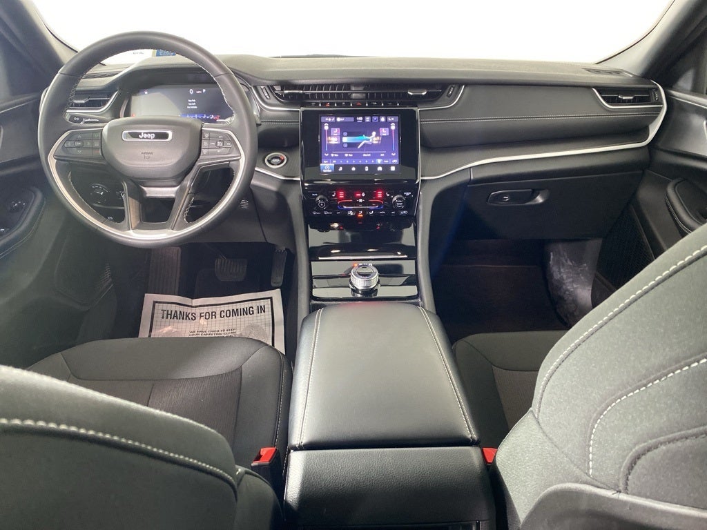 2025 Jeep Grand Cherokee Base