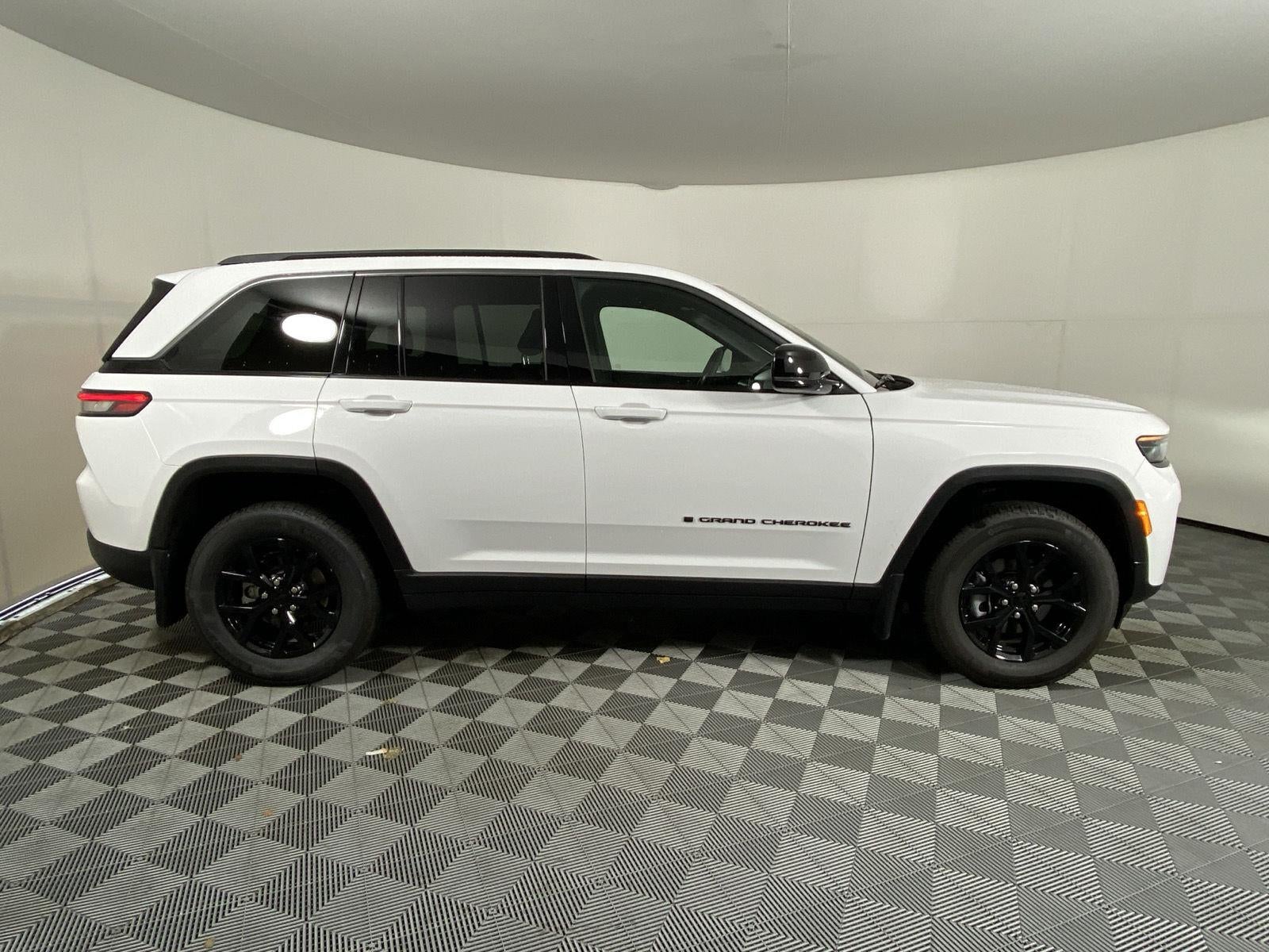 2026 Jeep Grand Cherokee Laredo