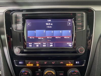 2018 Volkswagen Passat 2.0T R-Line