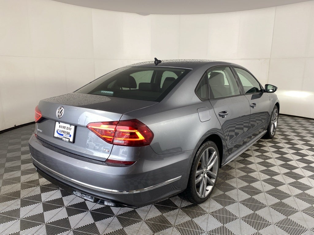 2018 Volkswagen Passat 2.0T R-Line