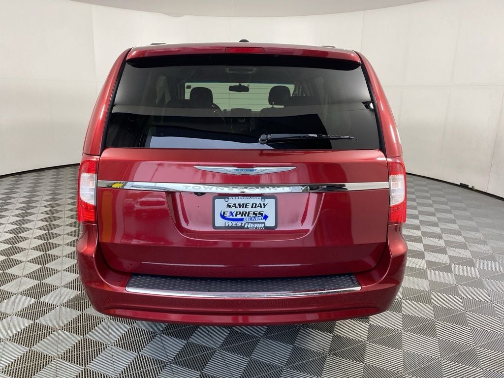 2015 Chrysler Town & Country LX