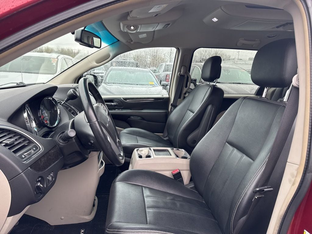 2015 Chrysler Town & Country LX