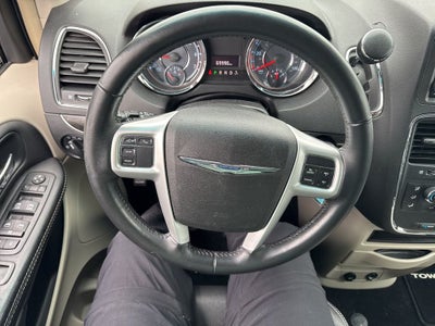 2015 Chrysler Town & Country LX