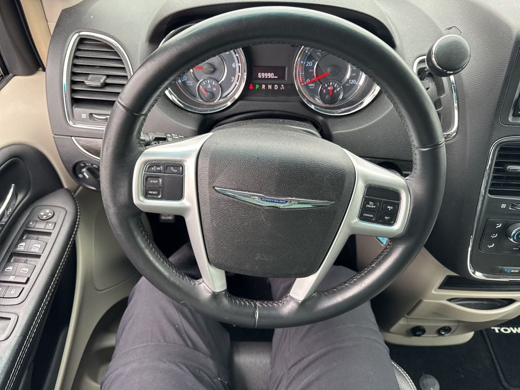 2015 Chrysler Town & Country LX