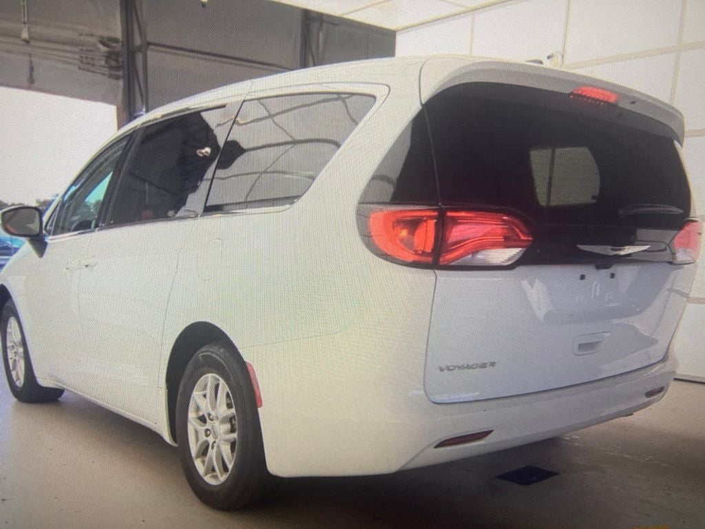 2023 Chrysler Voyager LX